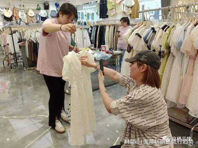 hth华体会体育“禁播”背后服装批发市场寻找出路(图4)